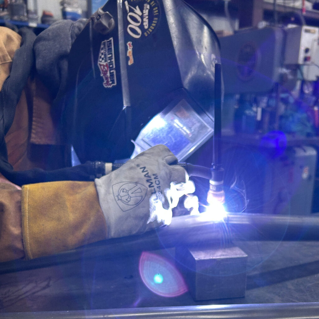 man tig welding