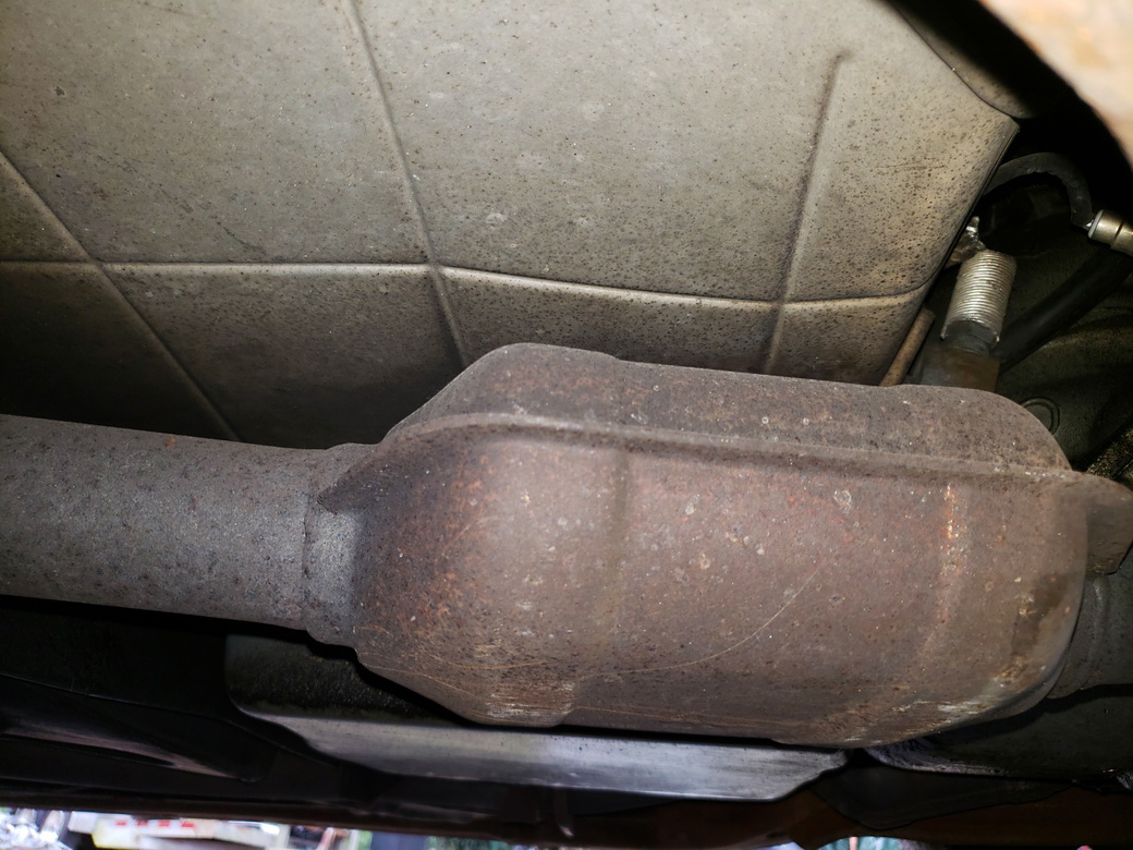 1990s GM B-body station wagon catalytic converter and floorpan