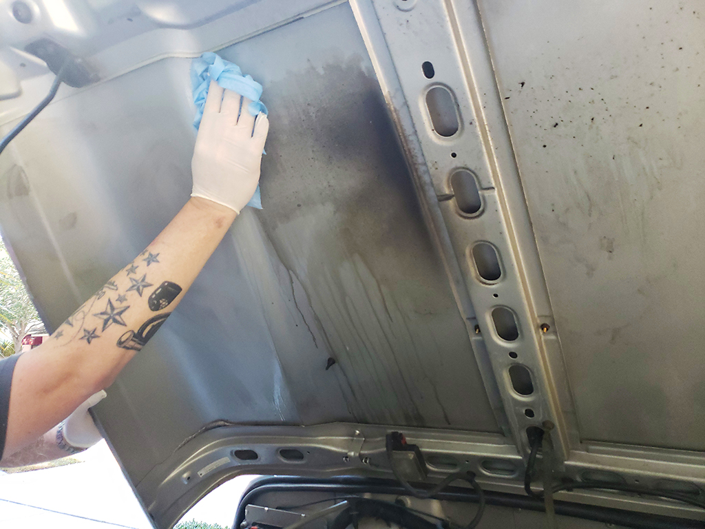 Cleaning Jeep Wrangler TJ's hood underside