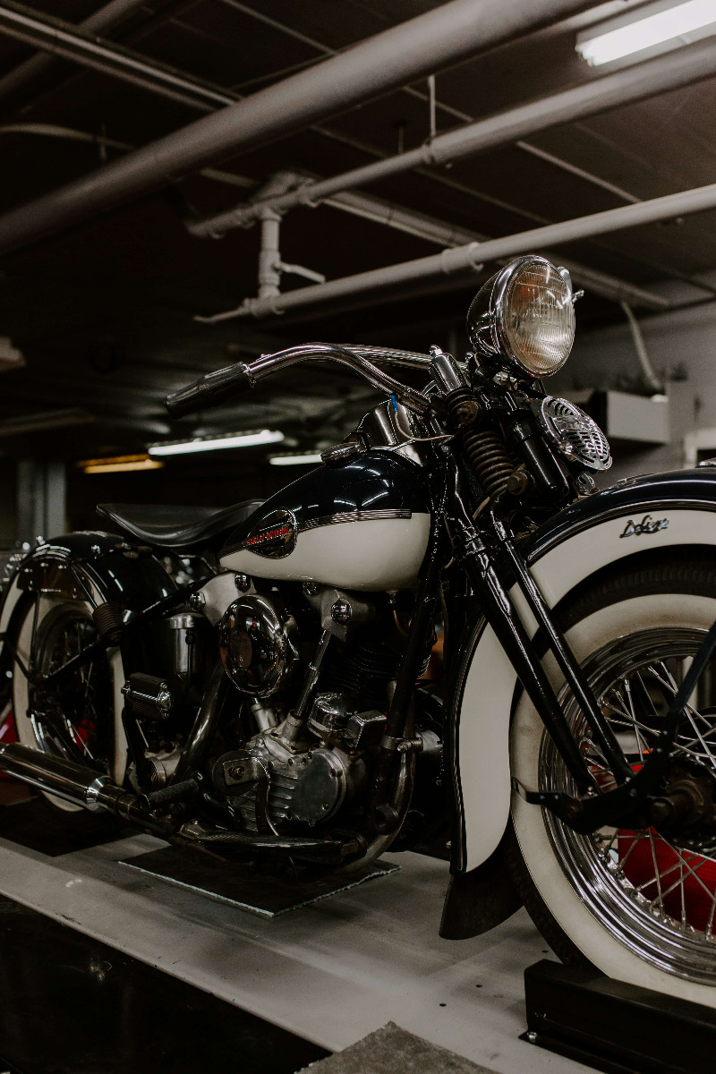 Motorcycle without exhaust heat wrap